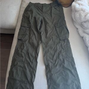 H&M green cargo pants, size 4